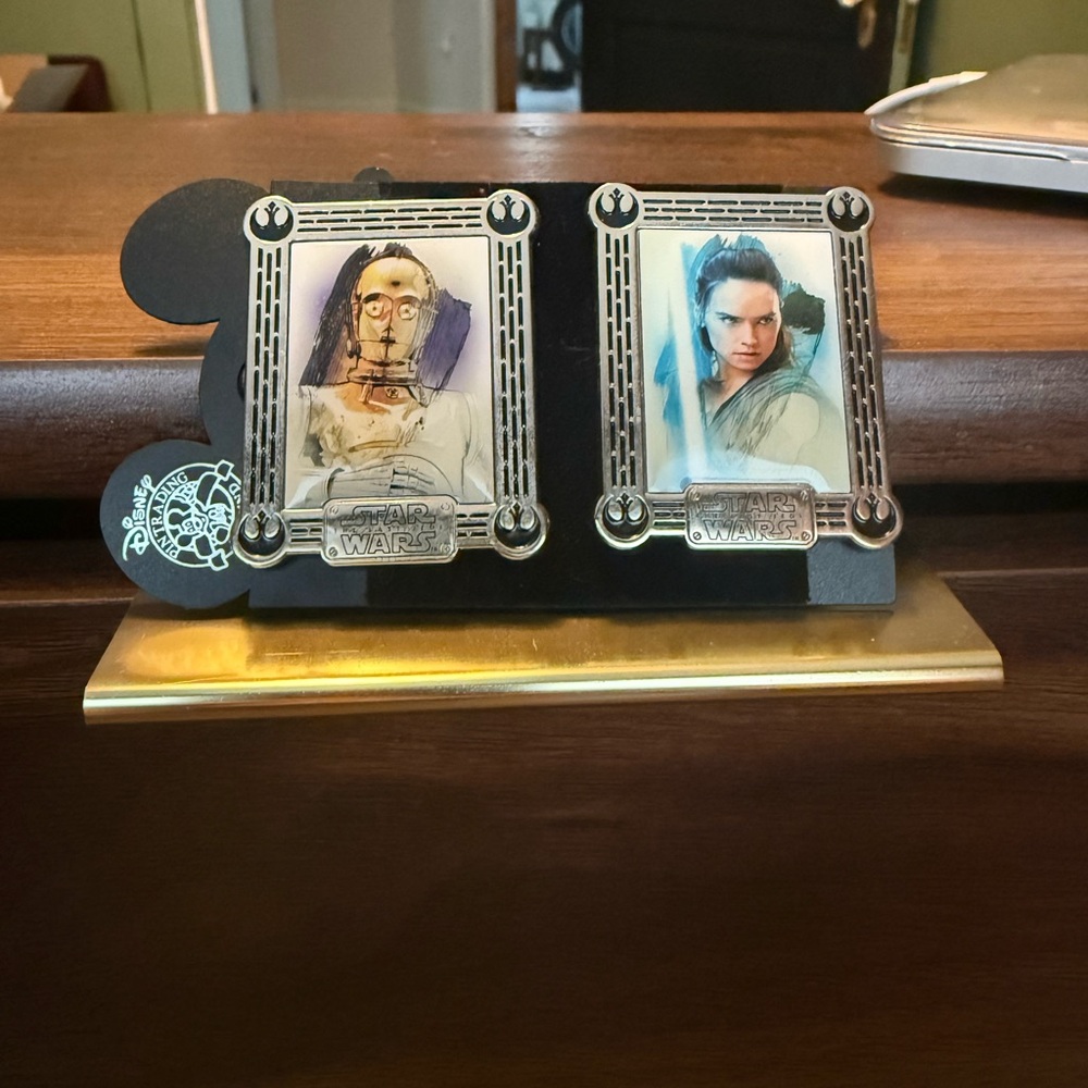 11 Star Wars Pin Set - Picture 2 of 3